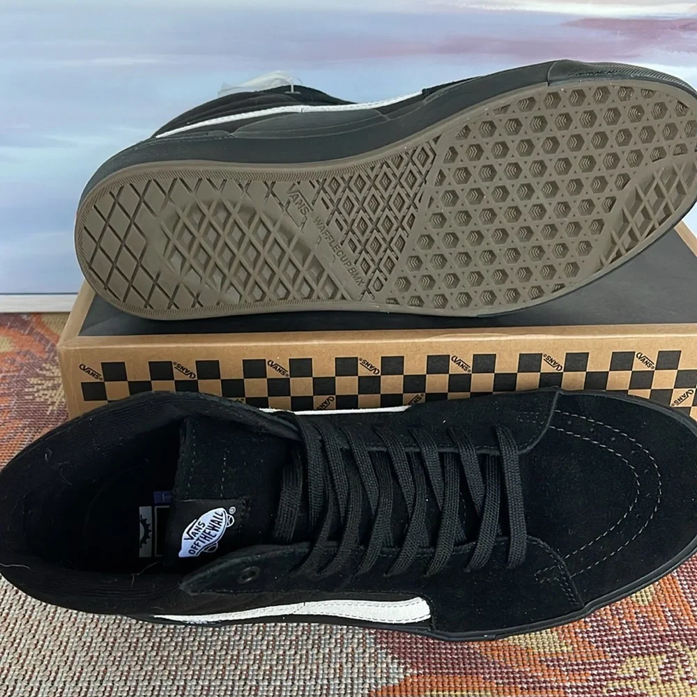 Vans WMNS Bmx Sk8-Hi
Black/Black
VN0005V0BKA
Sneakers - Picture 6 of 16